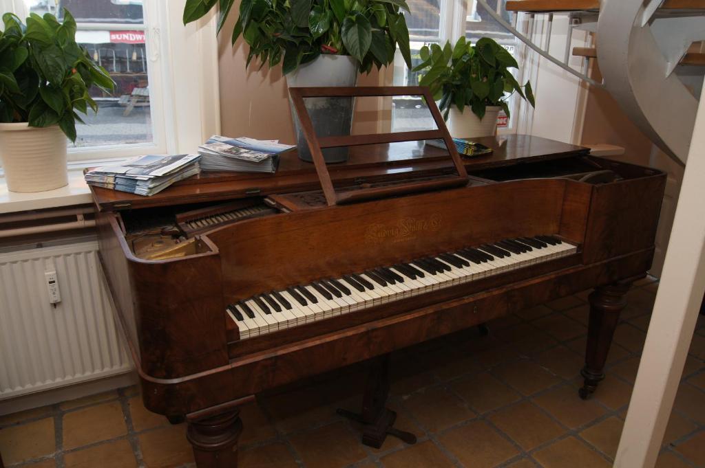 Hotel Radhuskroen Frederikssund Luaran gambar